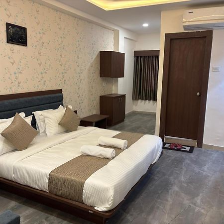 Hotel Mountain Bharuch エクステリア 写真
