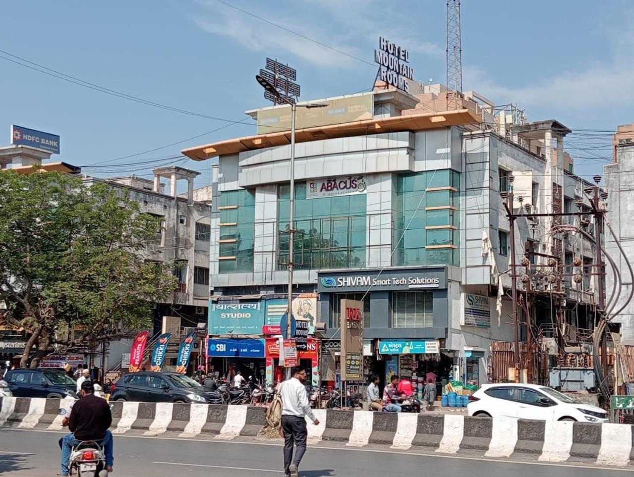 Hotel Mountain Bharuch エクステリア 写真