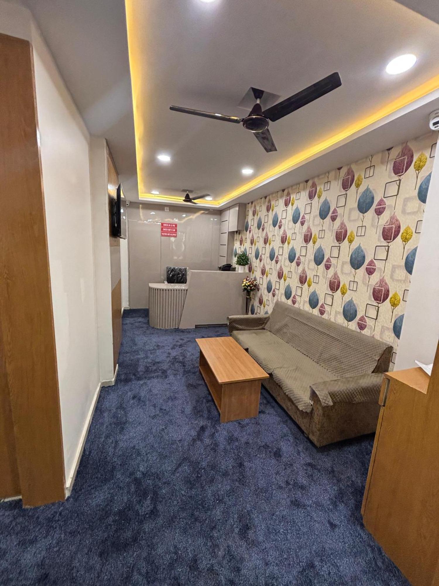 Hotel Mountain Bharuch エクステリア 写真
