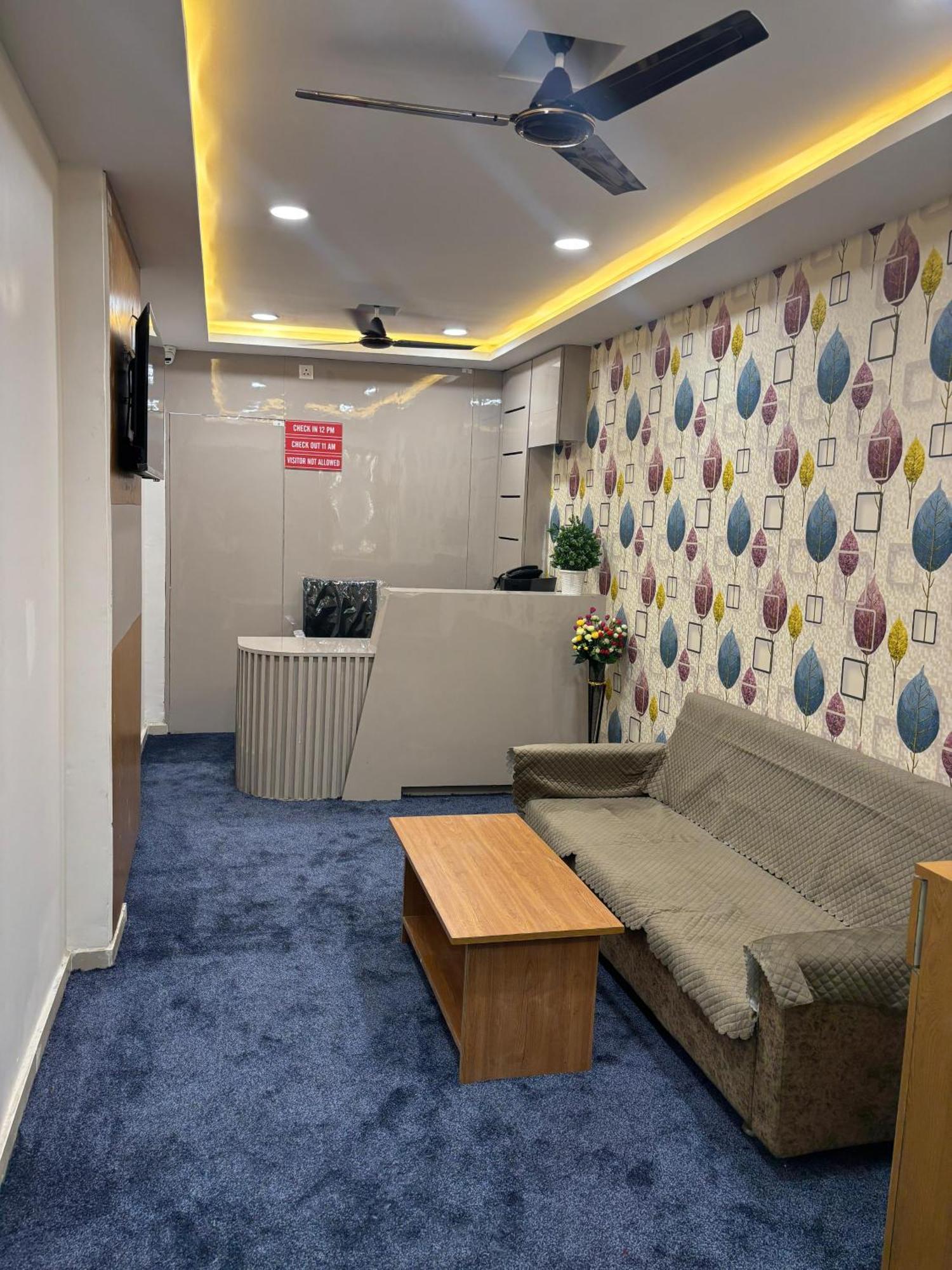 Hotel Mountain Bharuch エクステリア 写真